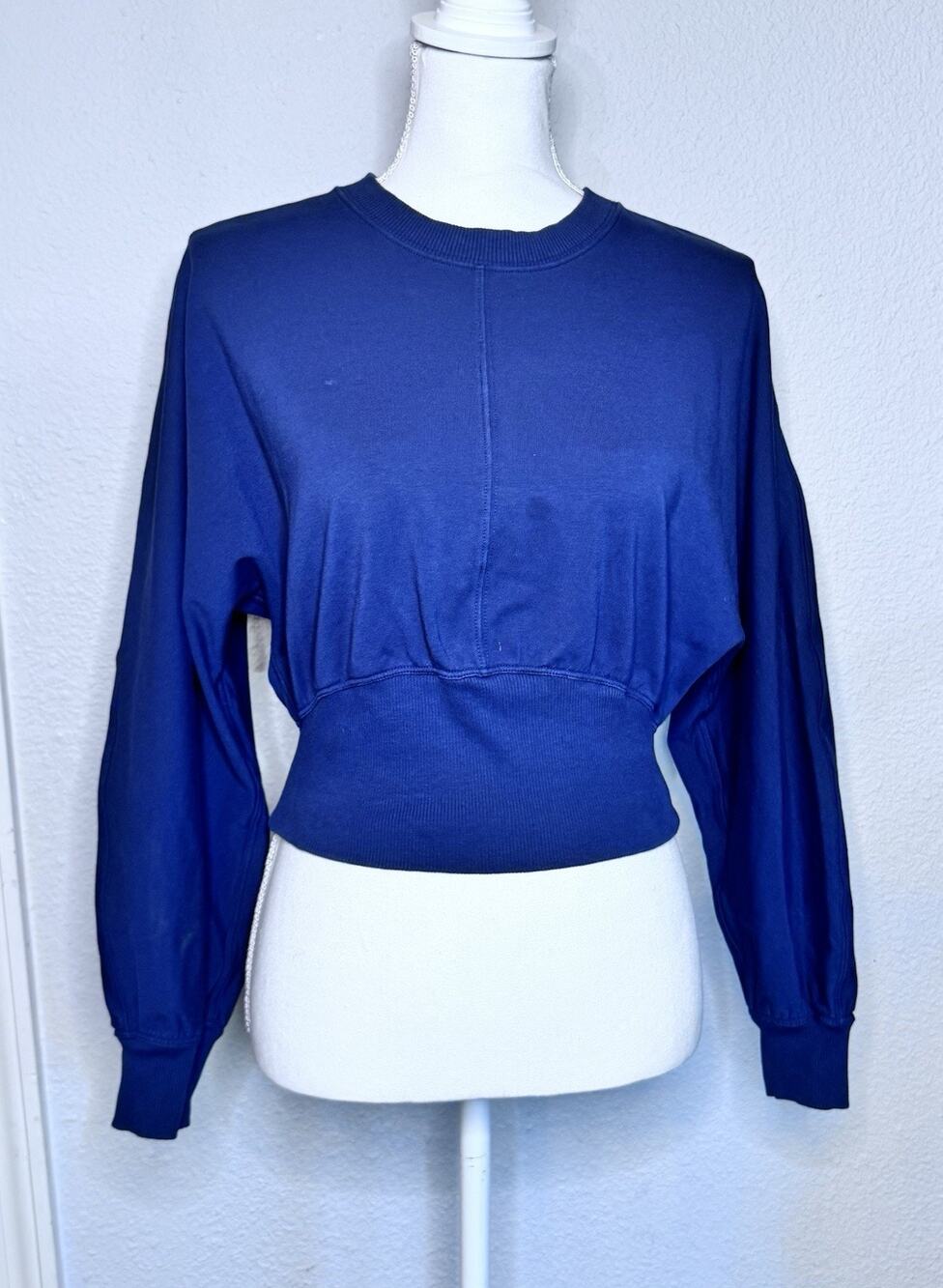 Lululemon Women's Size M LA Ribbed Waist Long Sleeve Shirt Navy Blue Crew Neck